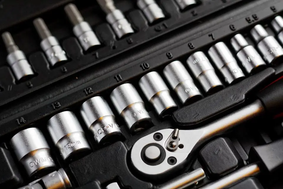 Socket set with ratchet in a case